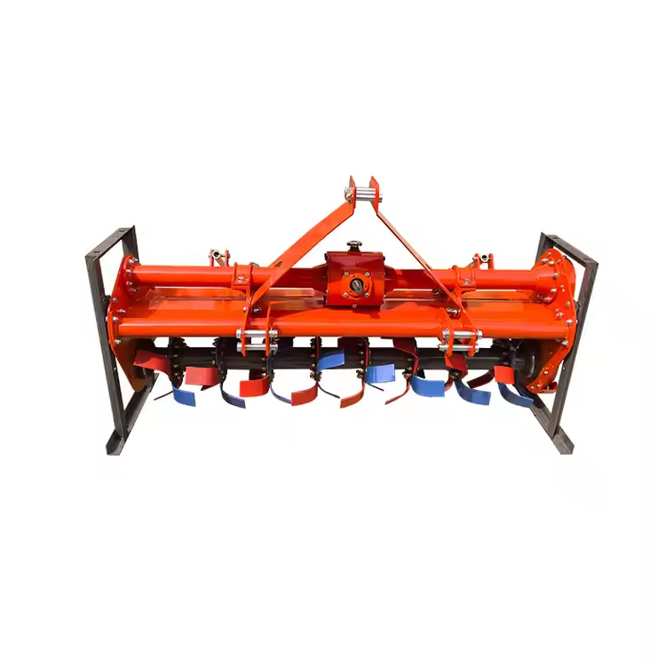 Traktor fırlanan əkin