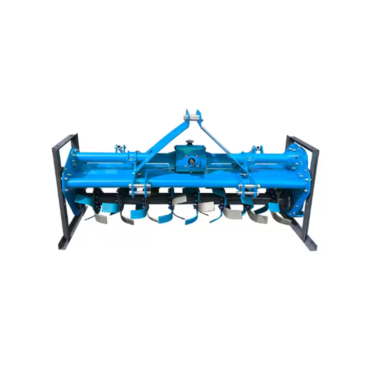 Traktor fırlanan əkinlər